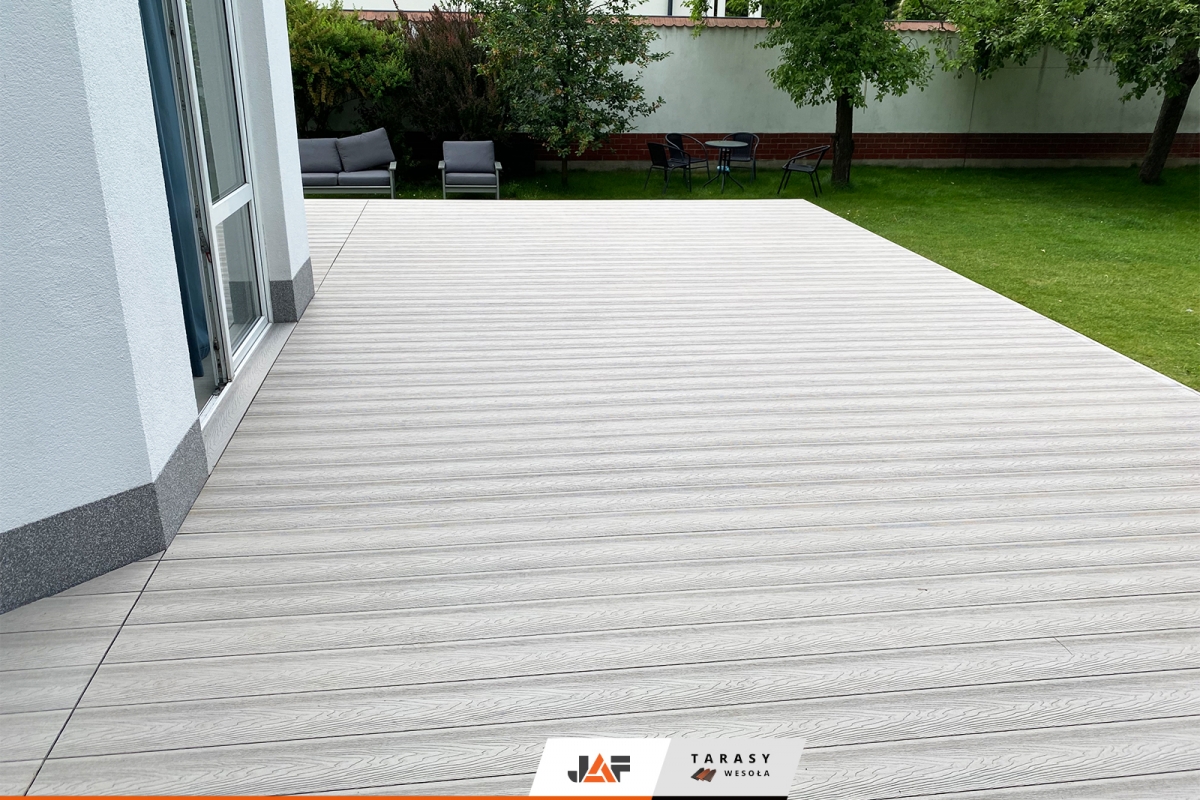 Тераса з цікаво оздобленими сходами, Міхаловіце, Польща