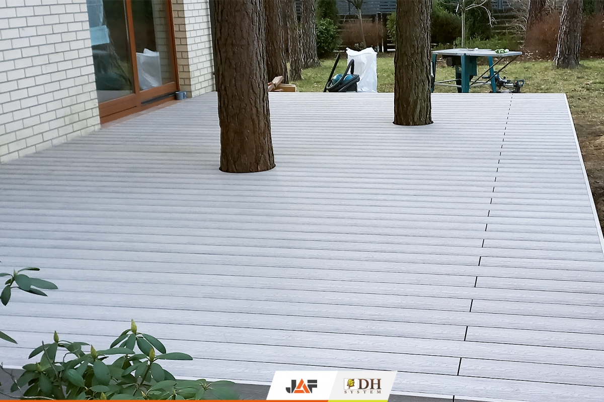 Тераса з деревами, Магдаленка, Польща